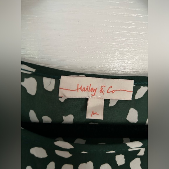 Hailey & Co Dark Green Blouse with White Polka Dots and Bell Sleeves Size Medium - Picture 4 of 8